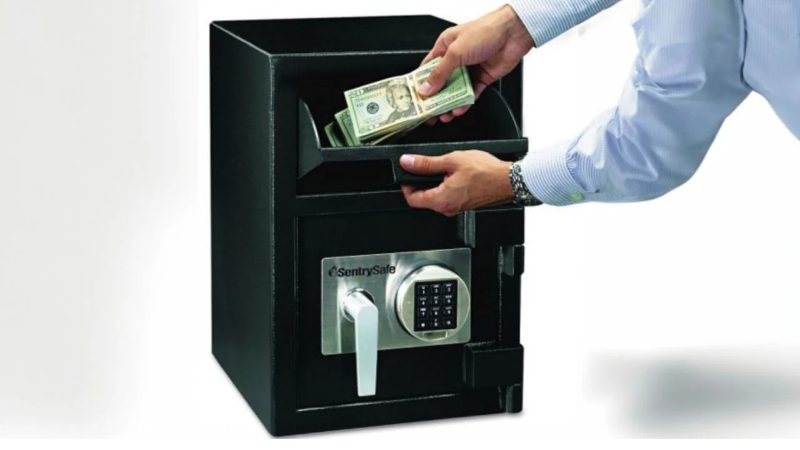 Giấc mơ thấy mất tiền cất trong két