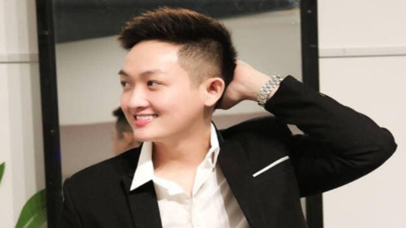 tac gia nguyen van tung 1 Nguyễn Văn Tùng được sinh ngày 30/11/1980 và lớn lên trong gia đình nông dân